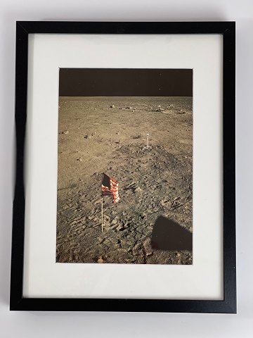 Die amerikanische Flagge / Old Glory, die 1969 von Apollo 11-Astronauten auf dem 
Mond gepflanzt wurde - Vintage NASA-Farboffsetfoto / Fotoposter / Fotodruck aus 
dem 20. Jahrhundert