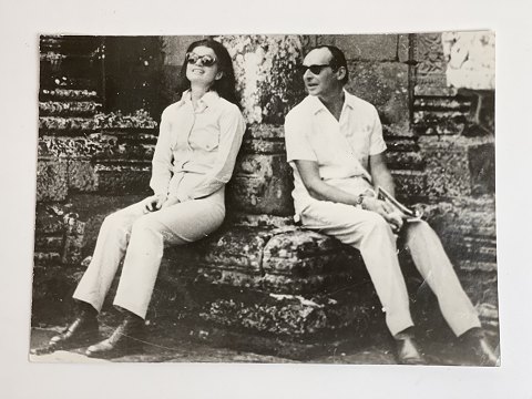 Jackie Kennedy and Lord Harlech, William David Ormsby-Gore, in Cambodia in the 
1960s - vintage black and white photo, gelatin silver from 1967-68