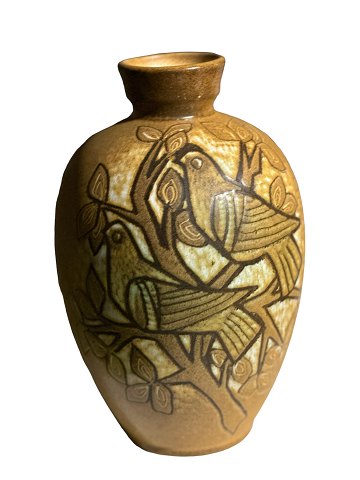 Large, Swedish ceramic vase with motif of birds by Bonnie Rehnqvist for 
Törngrens Krukmakeri in Sweden.