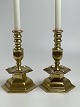 Pair of brass candlesticks in baroque style. 
Hexagonal with angels, weight approx. 2 kilos per 
candlestick