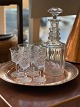 Antique, presumably English, panel cut crystal 
carafe, Georgian, from the 19th century with 
mushroom-shaped stopper