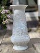 Beautiful, old white opaline vase with ivy and 
acanthus leaves decoration in relief. 25 cm high.