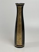 Elegant Art Deco vase af glass, 1930'erne-1940'erne. Sort/vinrød med guld