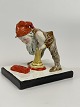 Antiker Briefbeschwerer in Form einer Figur mit 
Elfe / Wichtel / gnome (Siegelwachs Zwerg) von 
Villeroy & Boch, Dresden, um 1900