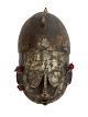 Lille maske fra Mali af træ, metal og tekstil. Marka-folket, 20. århundrede.