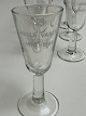 Memorabilia: 7 jubilæums snapseglas fra Daells 
Varehus (Dalle Valle), fra 1985. På glassene står: 
DAELLS VAREHUS 1910 - 1985.