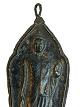 Håndlavet, gammelt Buddha-ophæng, husalterfigur / 
amulet lavet af læder/træ, lak og snor med motiv 
af gående Buddha. Phra Leela (Walking Buddha). 
Antageligt Thailand.