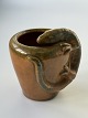 Miniature skønvirke / Art Nouveau vase med 
klatrende firben / øgle, 10 cm høj